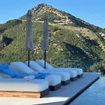 Infinity Con Y Vistas Panoramicas Al Mar Y Montana